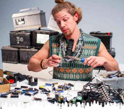 Paristot_ovat_vaarallista_jatetta_Batterier_ar_farligt_avfall Paristot_ovat_vaarallista_jatetta_Batterier_ar_farligt_avfall