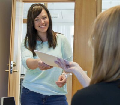 Asiaskaspalvelu_Kundbetjaning Asiaskaspalvelu_Kundbetjaning