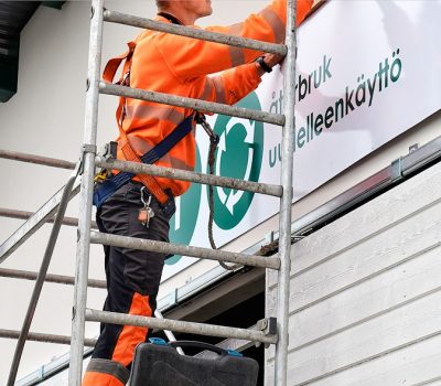 Turvallisesti-telineella-Tryggt-pa-byggstallning-Banner Turvallisesti-telineella-Tryggt-pa-byggstallning-Banner