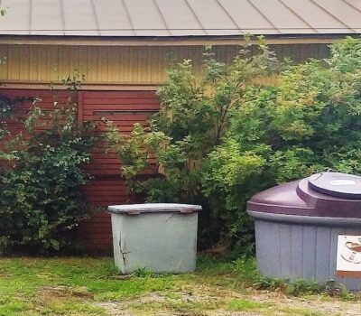 Perkionmaen kylatalon ekopiste-Ekopunkten vid byahemmet i Perikonmaki-Banner Perkionmaen kylatalon ekopiste-Ekopunkten vid byahemmet i Perikonmaki-Banner